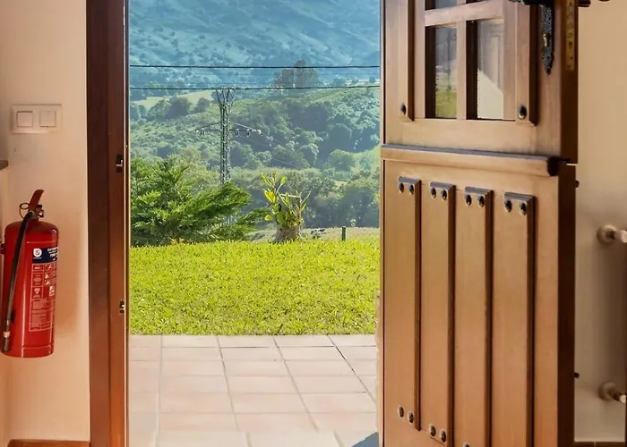 El Jardin Del Erizo – Jardín Y Vistas A La Sierra Llanes