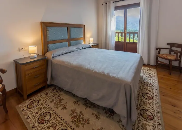 El Jardin Del Erizo – Jardín Y Vistas A La Sierra Llanes