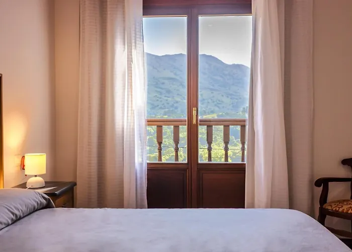 El Jardin Del Erizo – Jardín Y Vistas A La Sierra Llanes