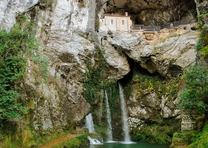 El Jardin Del Erizo – Jardín Y Vistas A La Sierra Llanes