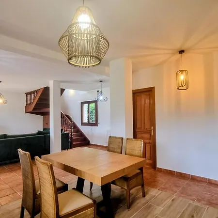 El Jardin Del Erizo - Jardin Y Vistas A La Sierra Llanes