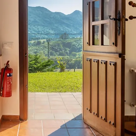 El Jardin Del Erizo – Jardín Y Vistas A La Sierra Llanes