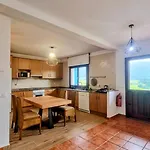 El Jardin Del Erizo – Jardín Y Vistas A La Sierra Llanes